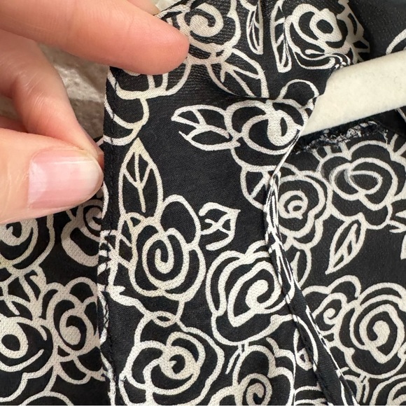 VTG Ann Taylor Womens Size 2 100% Silk Floral White Black Blouse Ruffle Preppy - Picture 6 of 10